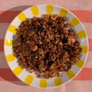 granola-miel-noisettes-maison-la-mentina-bordeaux